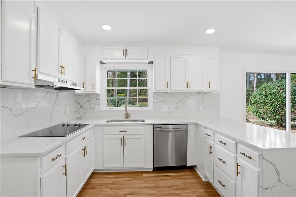 2616 Hawthorne Drive NE