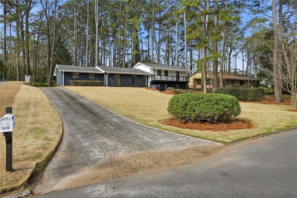 2616 Hawthorne Drive NE