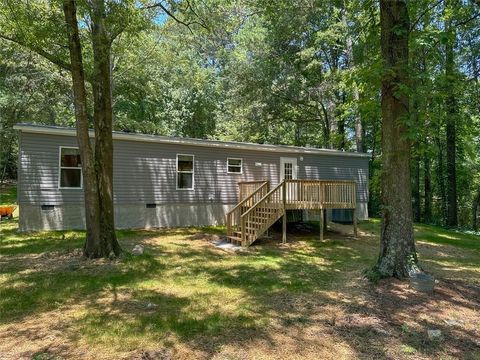 A home in Adairsville