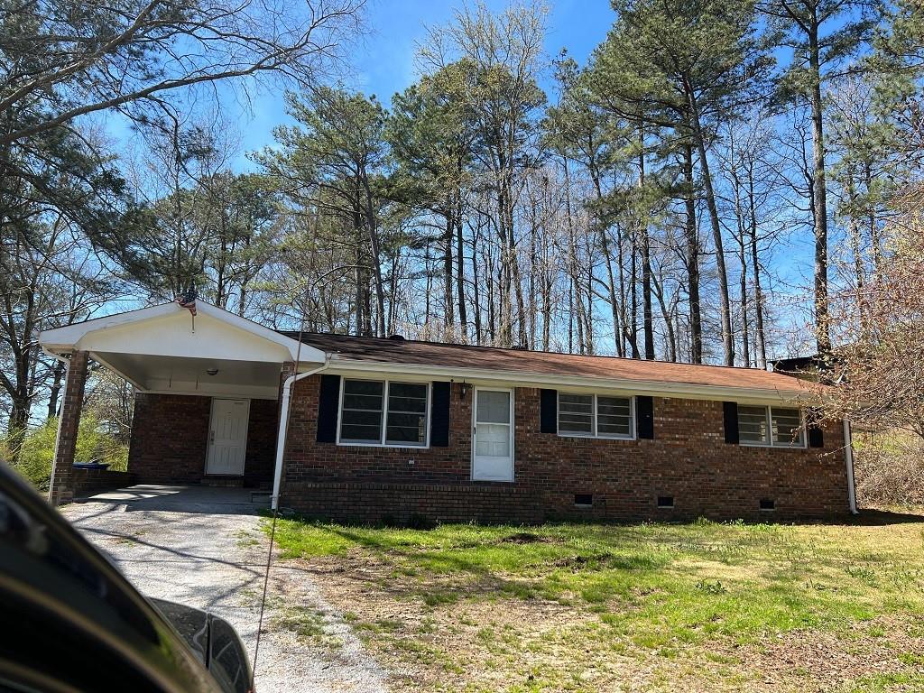 Well maintained 4 sided brick home in Downtown Dallas. Some upgrades have been made. New heat and air installed in 2023. New LVT & carpet installed in 2019. New kitchen cabinets & countertops installed in 2019.