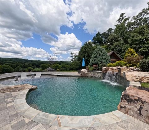 A home in Adairsville