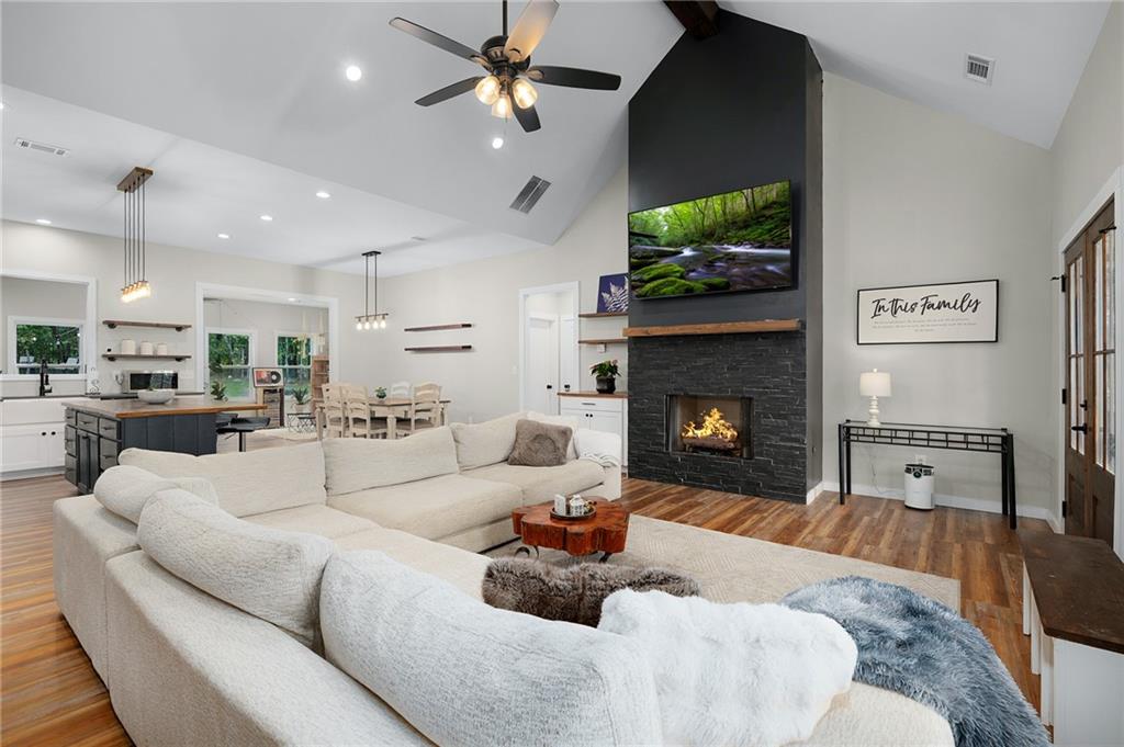 205 Laurel Drive NE