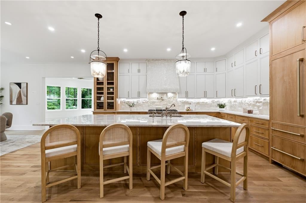 132 Lakeshore Drive NE
