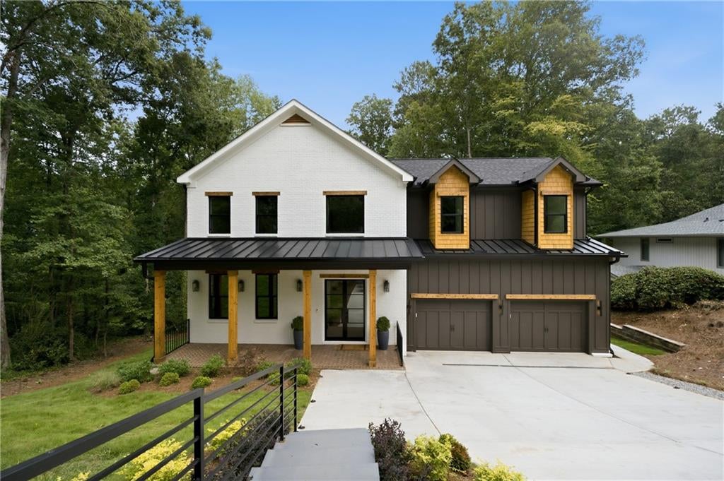 132 Lakeshore Drive NE
