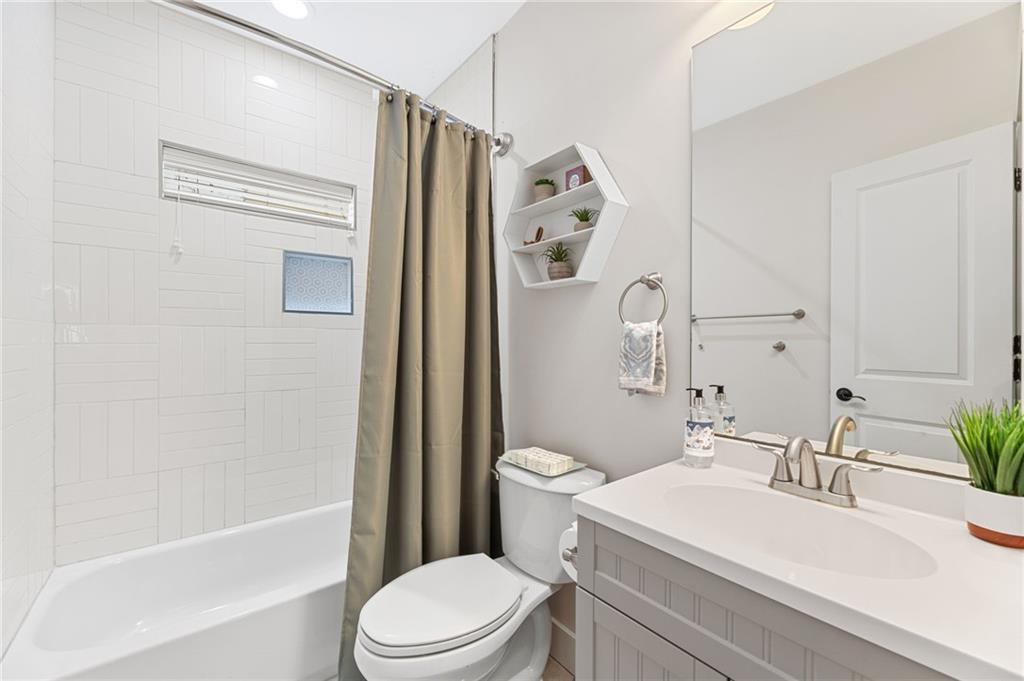 221 Laurel Avenue SW