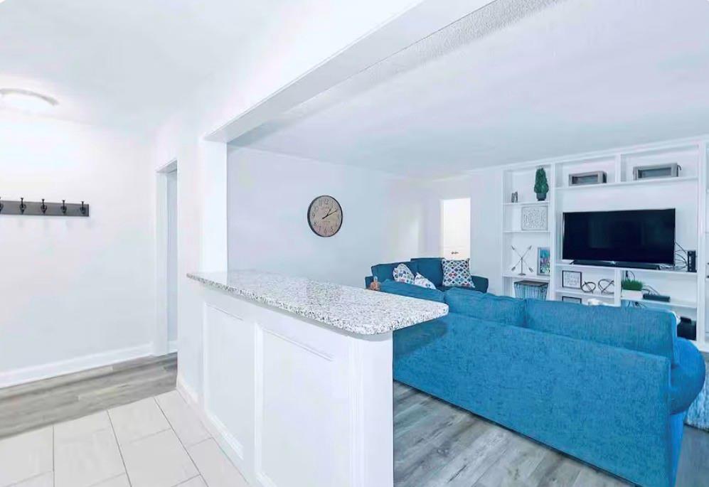300 Peachtree Street NE 10O