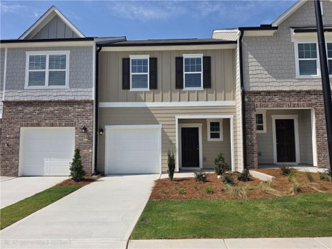 Townhouse For Sale - 1143 Lucienne Boulevard<br/> Barrow County, Auburn, GA 30011