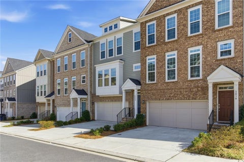 Townhouse For Sale - 1049 Caruso Drive<br/> Buford, GA 30518