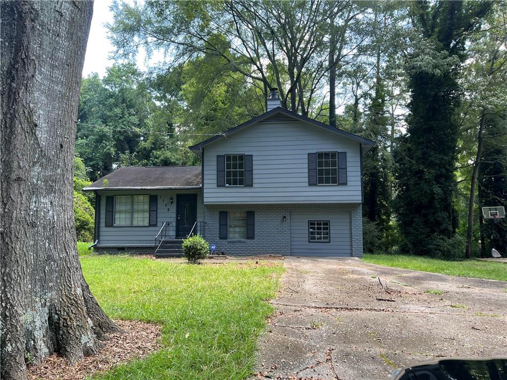This beautifully renovated four-bedroom, two-bathroom property offers ample front and back yard space, perfect for entertaining guests or enjoying privacy. The residence features a large double deck backyard. There is a long driveway directly in front of the main street. Inside, you will find three bedrooms upstairs, including a spacious master bedroom, and an inviting fireplace downstairs, accompanied by an additional fourth bedroom with a closet. The kitchen is also equipped with brand new appliances. You are walking distance from local eateries and not far from interstate I-20 which makes travel routes easier.