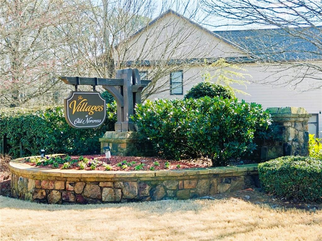 2638 Lake Manor Cir Circle