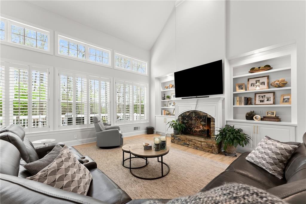 1870 Chattahoochee Run Drive, Suwanee, Georgia image 9