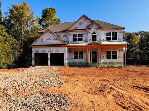 A home in Adairsville