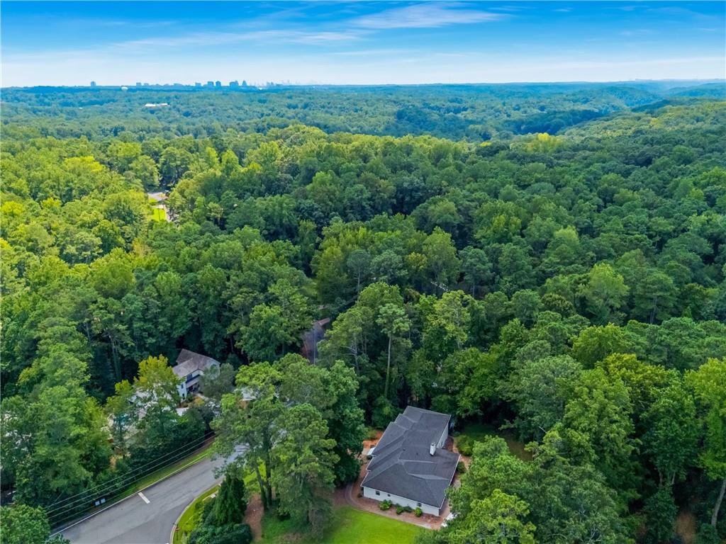 1080 Huntcliff NE
