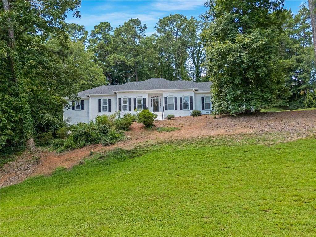 This luxury 6-bedroom, 4-bath home in Huntcliff is actively being renovated and under construction. Come with a visionary eye of what this beautiful home will become, so that you can make it your own.
Set on a picturesque corner lot of over an acre with a level driveway and scenic views, the home will feature hardwood floors throughout. It also has a full basement and a screened-in porch overlooking the backyard.
Located near the front of the neighborhood off Roswell Road, you’ll enjoy quick access to all that Sandy Springs has to offer. As a resident of Huntcliff, you’ll also enjoy resort-style amenities including a clubhouse, Olympic-size pool, tennis courts, and an equestrian center.
With renovations underway, this home is full of potential—schedule your tour today to explore the possibilities!