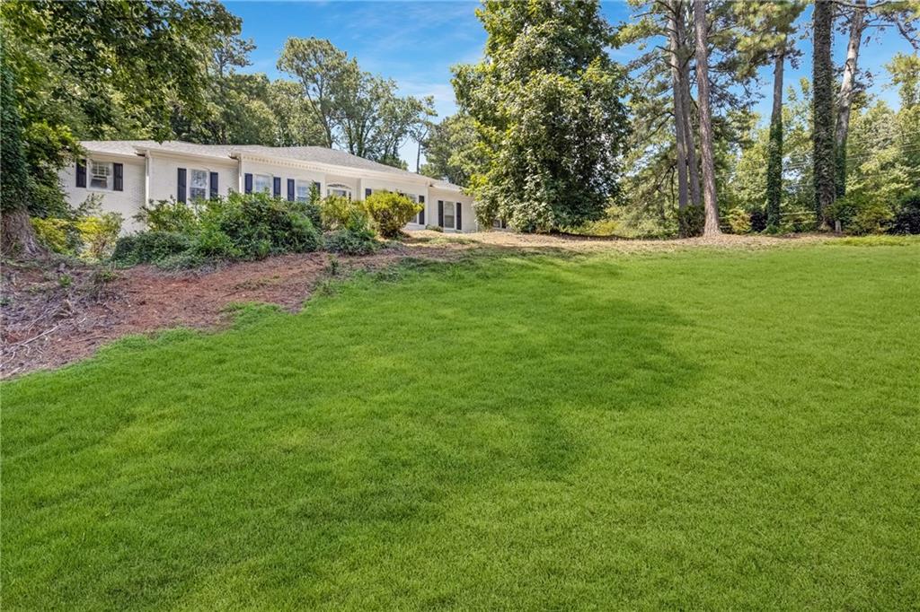 1080 Huntcliff NE