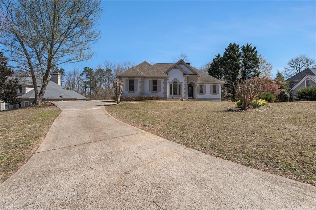 7025 Bavarian Wood Place, Buford, Georgia image 2
