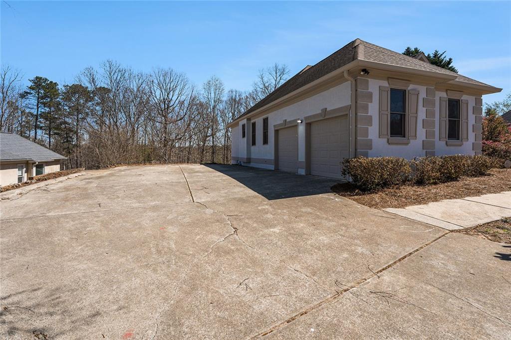 7025 Bavarian Wood Place, Buford, Georgia image 3