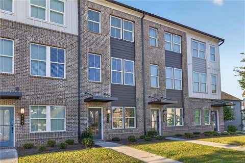 Townhouse For Sale - 2656 Brookview Lane<br/> Atlanta, GA 30318