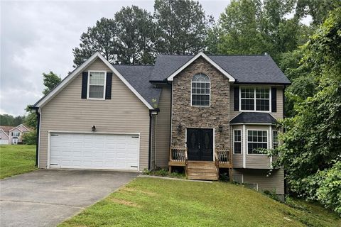 Homes For Sale - 4323 Caroline Court<br/> Douglasville, GA 30135