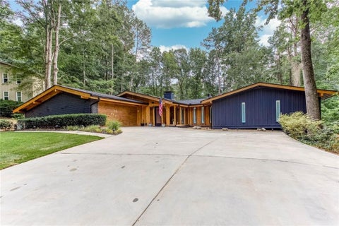 Homes For Sale - 3065 Brookview Drive<br/> Marietta, GA 30068