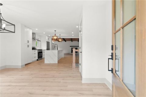 Photo of 3216 Woodview Drive SE, Smyrna, GA 30082 (MLS # 7619016)