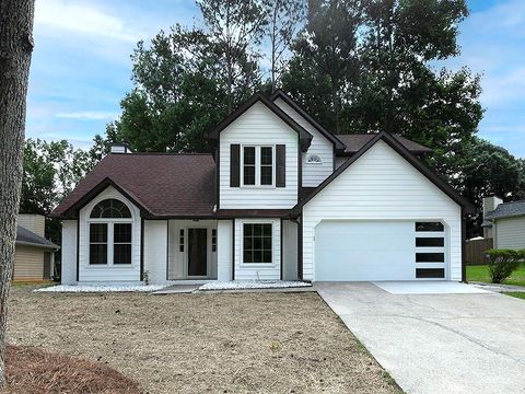 Homes For Sale - 1034 Bettina Court<br/> Mableton, GA 30126