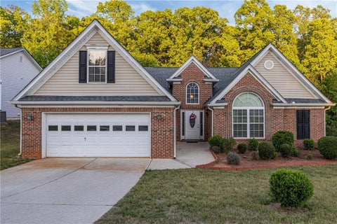 Homes For Sale - 190 Meadowbrook Court<br/> Covington, GA 30016