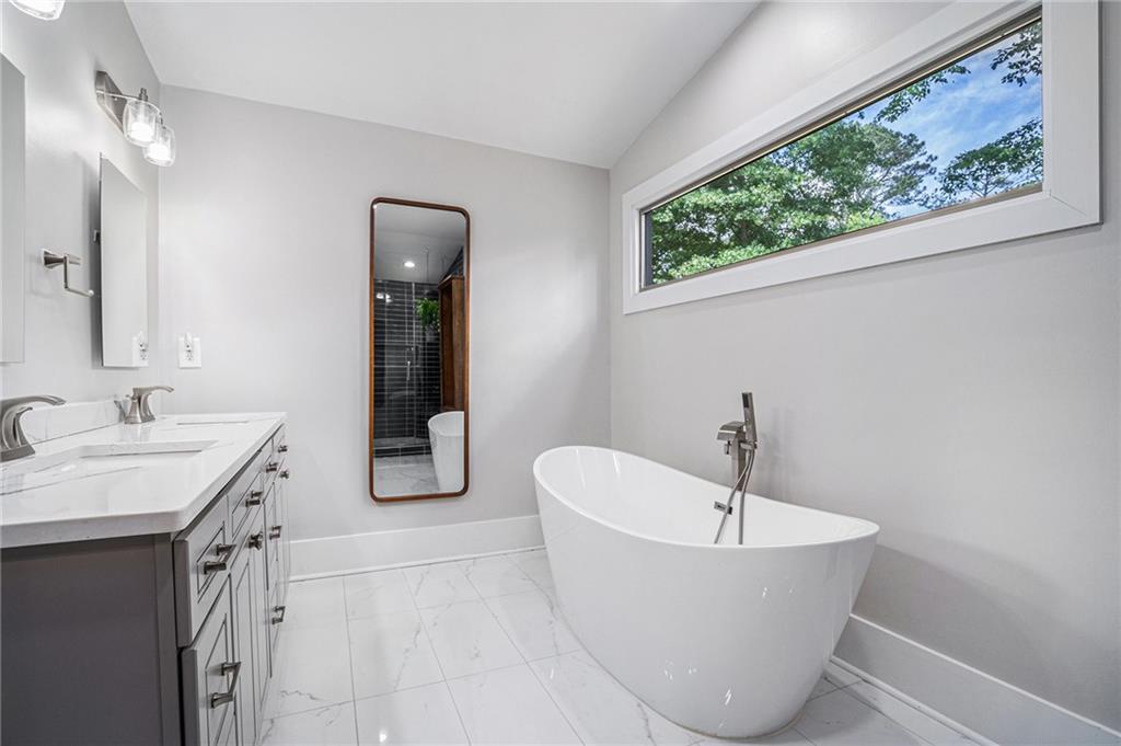 4469 Huntington Circle, Atlanta, Georgia image 14