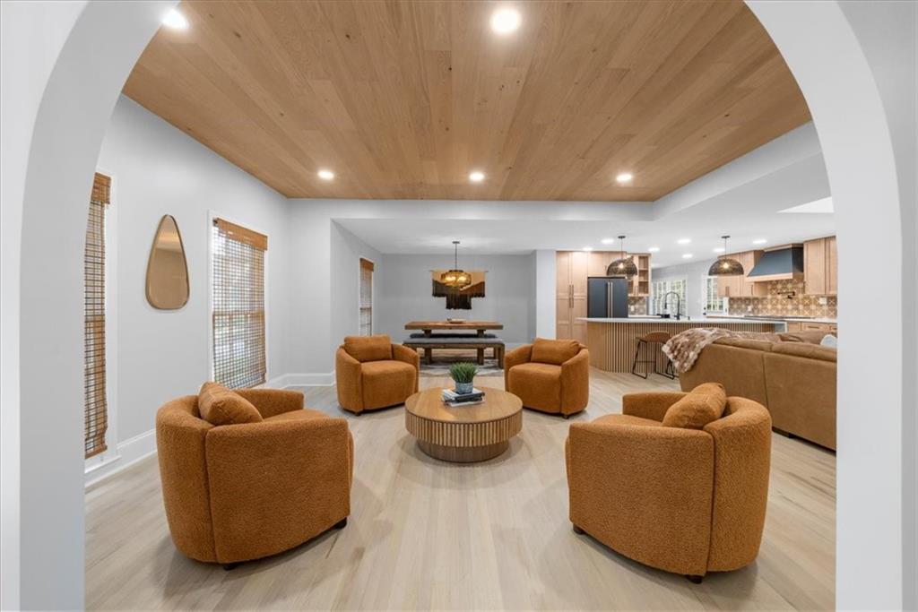 185 W Spalding Drive