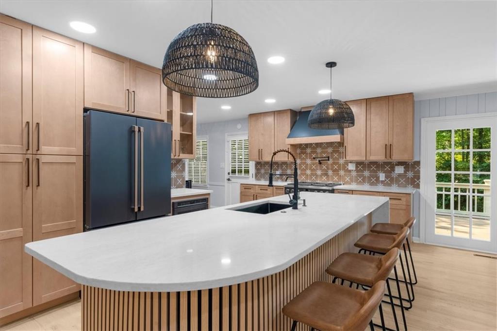 185 W Spalding Drive