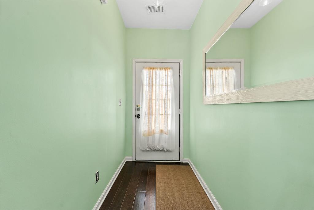 589 Woodland Park Ter