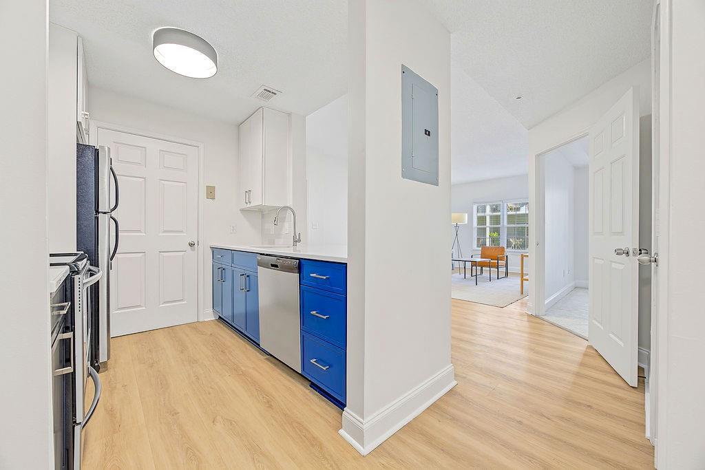 1075 Peachtree Walk NE A301