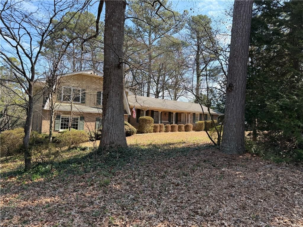 Photo of 1711 Stonecliff Court, Decatur, GA 30033 (MLS # 7729239)