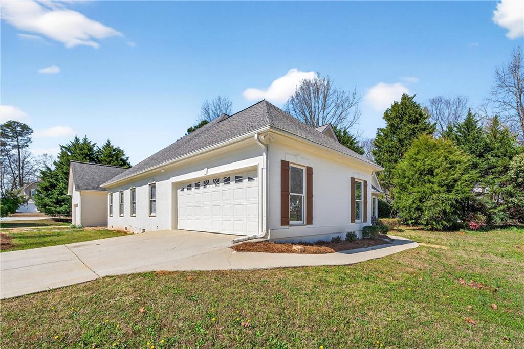 2325 Ettas Circle SE