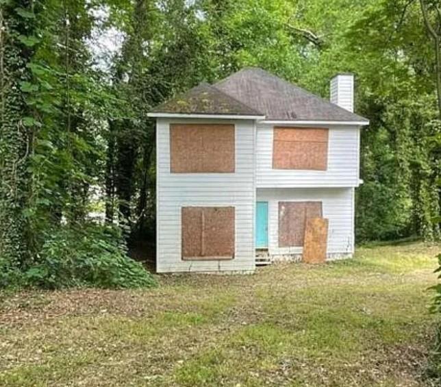 987 N Eugenia Place NW