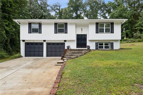 Homes For Sale - 1042 Mountain Woods Court<br/> Stone Mountain, GA 30087