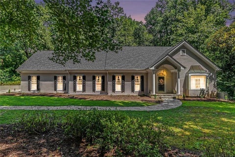 Homes For Sale - 3040 Spalding Drive<br/> Atlanta, GA 30350