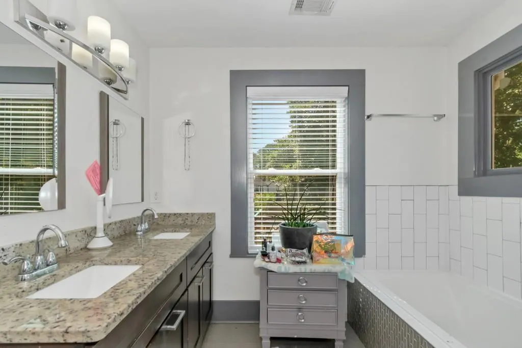 Atlanta, Georgia 30311, United States, 5 Bedrooms Bedrooms, ,4 BathroomsBathrooms,Residential,Active,167497