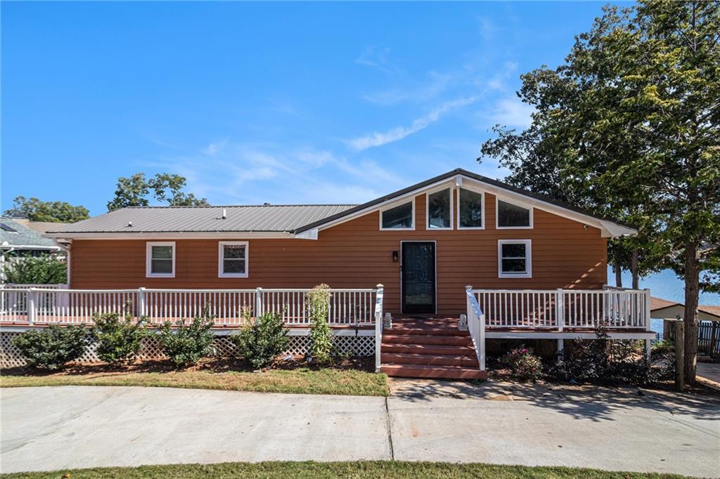 1126 Lakeshore Court