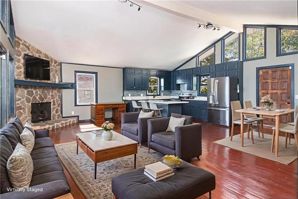 1126 Lakeshore Court