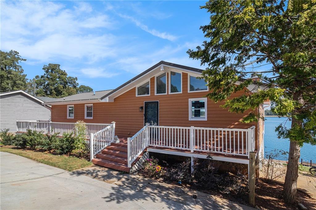 1126 Lakeshore Court