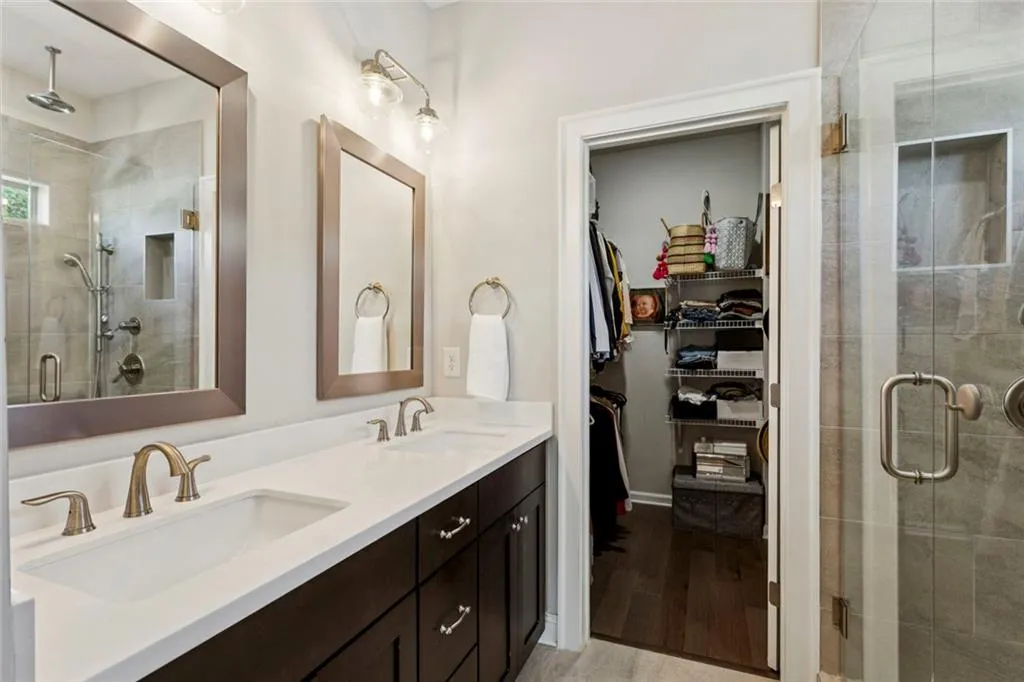 Sandy Springs, Georgia 30342, United States, 2 Bedrooms Bedrooms, ,3 BathroomsBathrooms,Residential,Active,254592