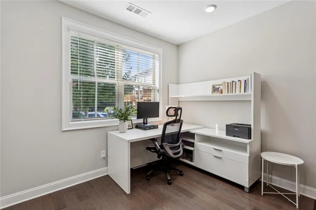 Sandy Springs, Georgia 30342, United States, 2 Bedrooms Bedrooms, ,3 BathroomsBathrooms,Residential,Active,254592