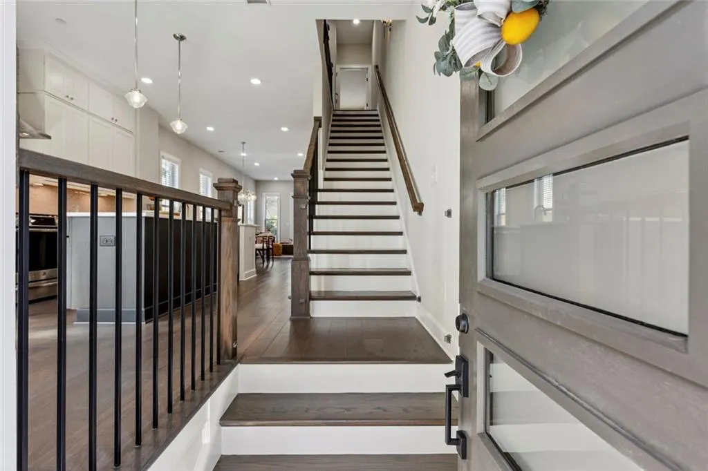 Sandy Springs, Georgia 30342, United States, 2 Bedrooms Bedrooms, ,3 BathroomsBathrooms,Residential,Active,254592