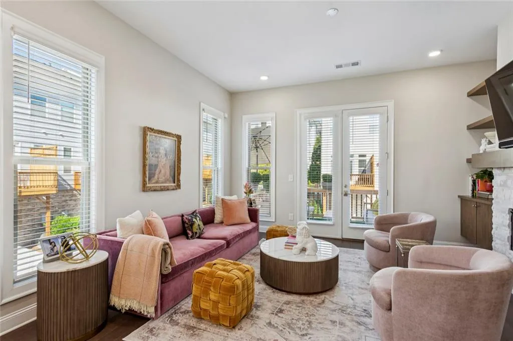 Sandy Springs, Georgia 30342, United States, 2 Bedrooms Bedrooms, ,3 BathroomsBathrooms,Residential,Active,254592