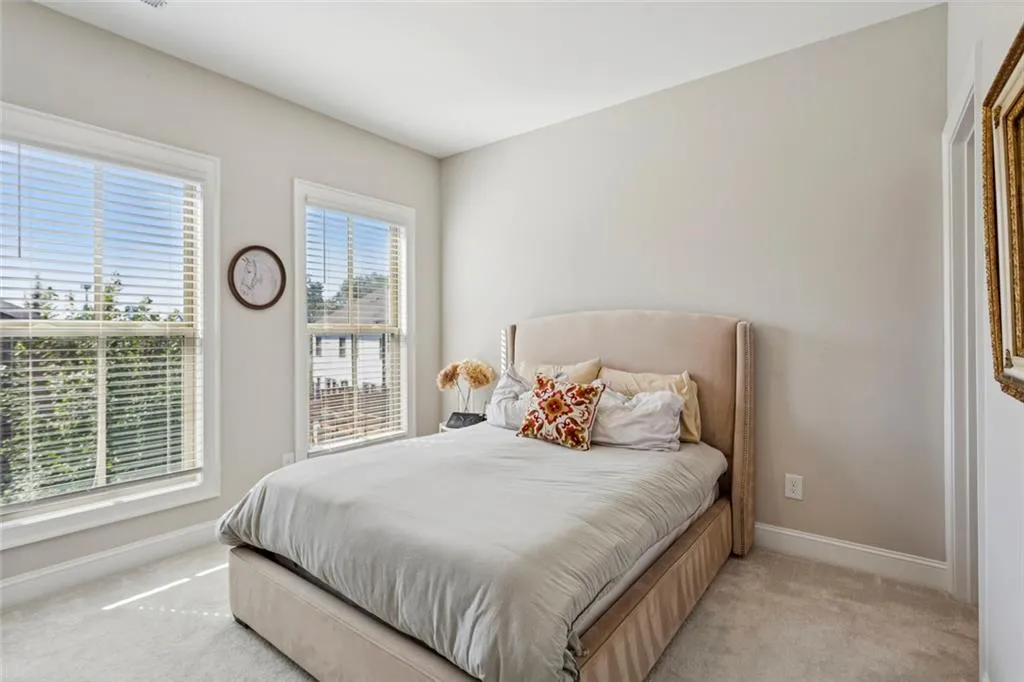 Sandy Springs, Georgia 30342, United States, 2 Bedrooms Bedrooms, ,3 BathroomsBathrooms,Residential,Active,254592