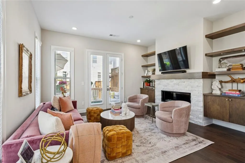 Sandy Springs, Georgia 30342, United States, 2 Bedrooms Bedrooms, ,3 BathroomsBathrooms,Residential,Active,254592