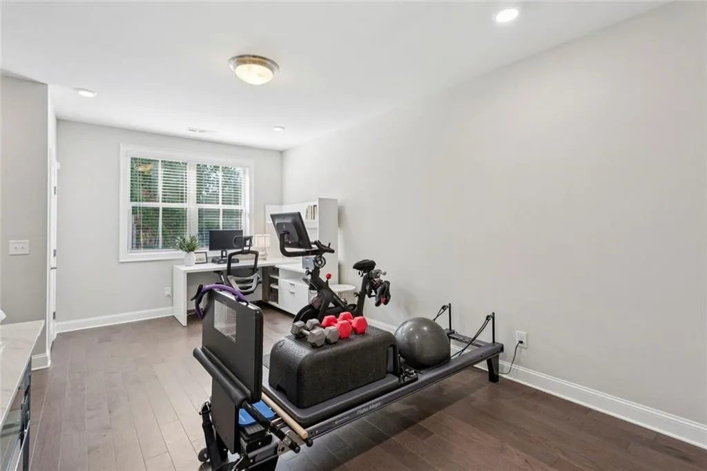 Sandy Springs, Georgia 30342, United States, 2 Bedrooms Bedrooms, ,3 BathroomsBathrooms,Residential,Active,254592