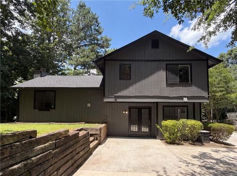 Homes For Sale - 691 Millay Court<br/> Stone Mountain, GA 30088