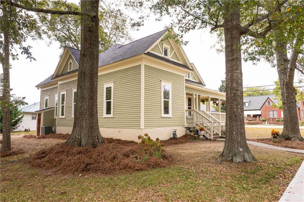 422 Oak Street